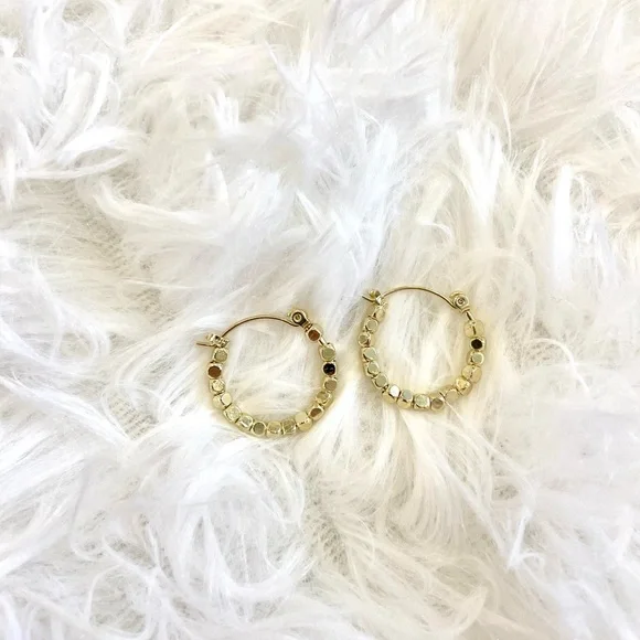 Elegant Golden-colour Hoop Earrings - Picture 3 of 5